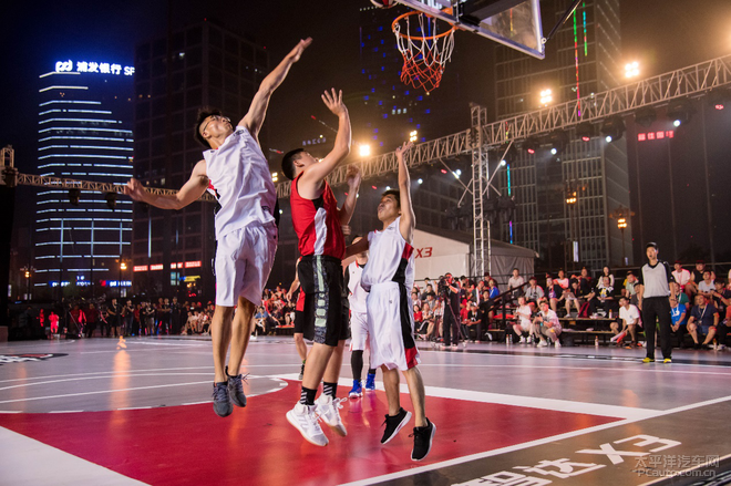 他和母亲在 他和母亲在